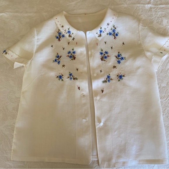 Vintage XS/S ivory/blue hand embroidered and cross-stitched short sleeve blouse - Picture 8 of 9